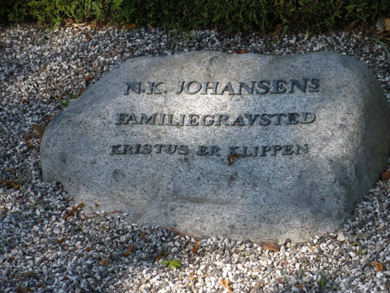 N. K. Johansen's familiegravsted.JPG
